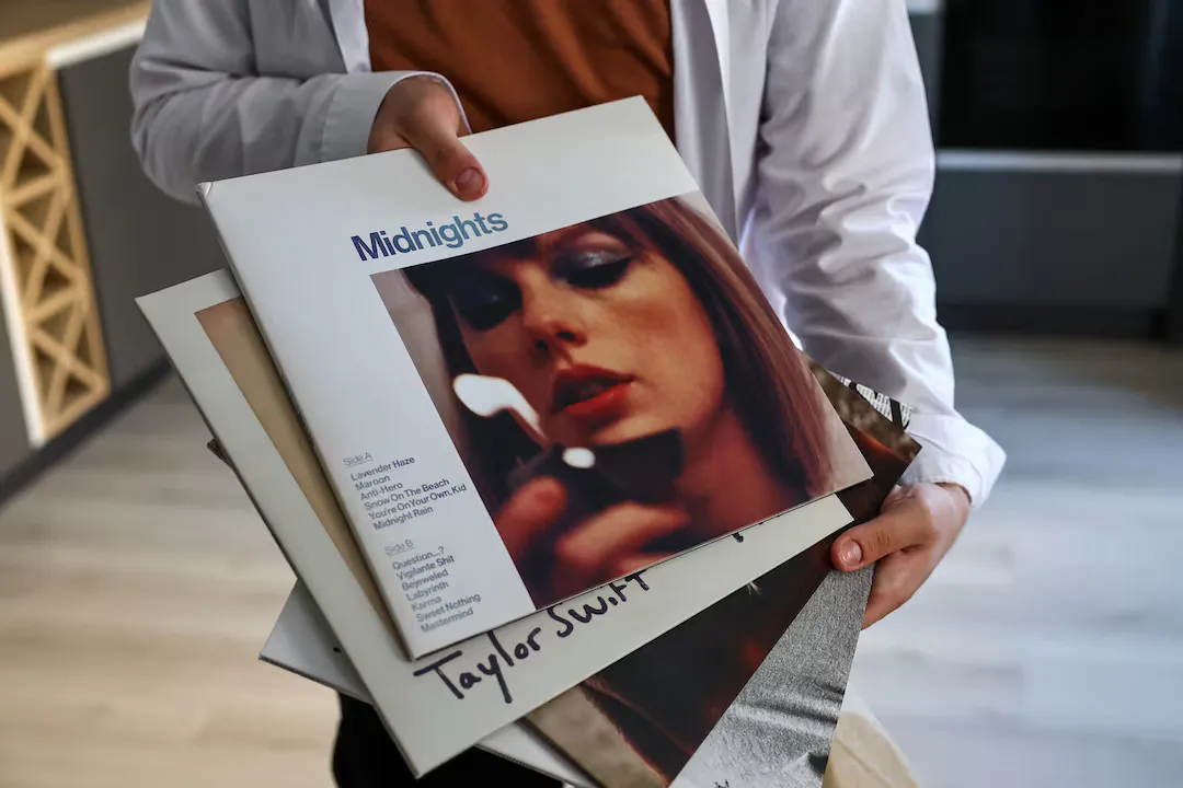 Російські шанувальники вирушають у європейську подорож, щоб побачити Тейлор Свіфт: як Swifties долають перешкоди